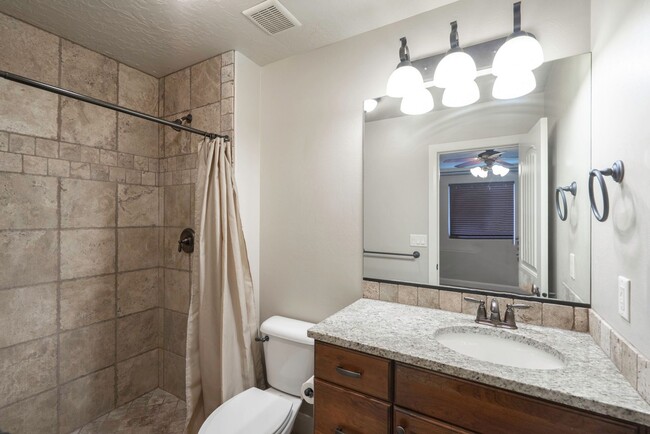 Foto del edificio - 3 Bedroom & 2.5 bathroom - Dog Friendly pr...
