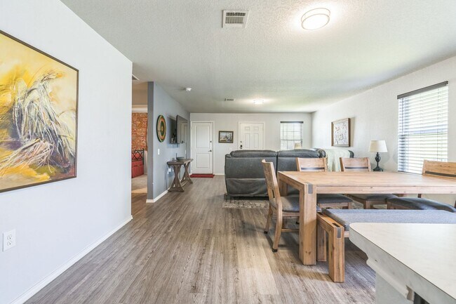 Building Photo - 7103 Cozy Run