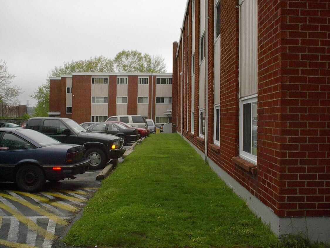 Building Photo - 3 Fernhill Drive