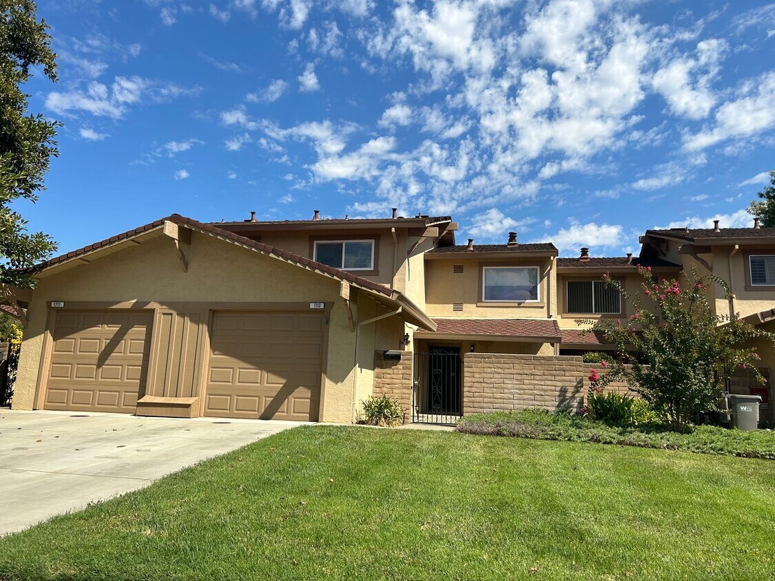 1713 Midway Dr, Woodland, CA 95695 Condo for Rent in Woodland, CA