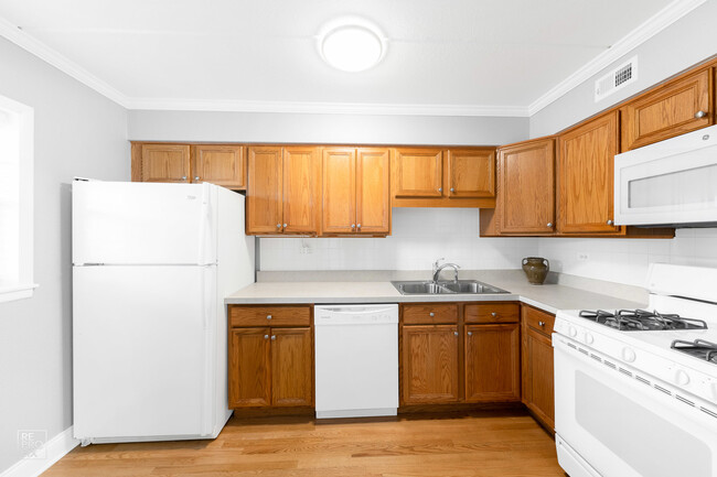 Kitchen - 2600 Oakton St