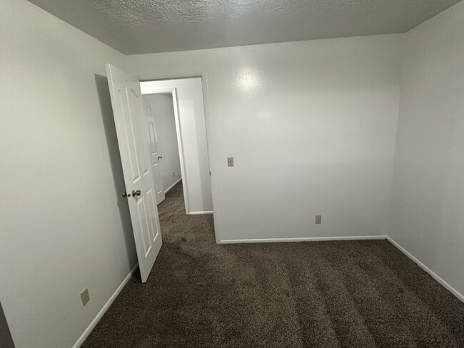 Building Photo - 689 E 2300 N