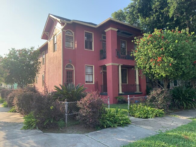 Building Photo - 1549 N Miro St