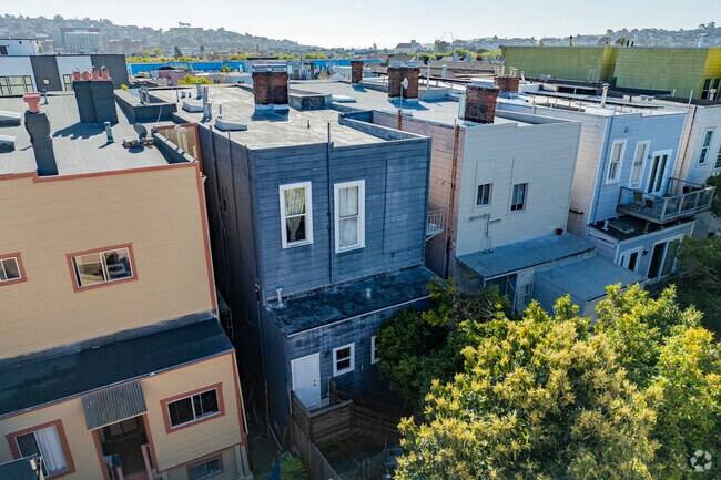 Building Photo - 1110 S Van Ness Ave