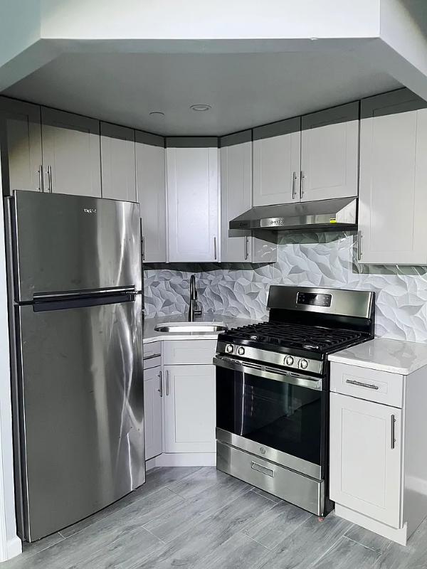 Foto del edificio - 7302 Woodside Ave