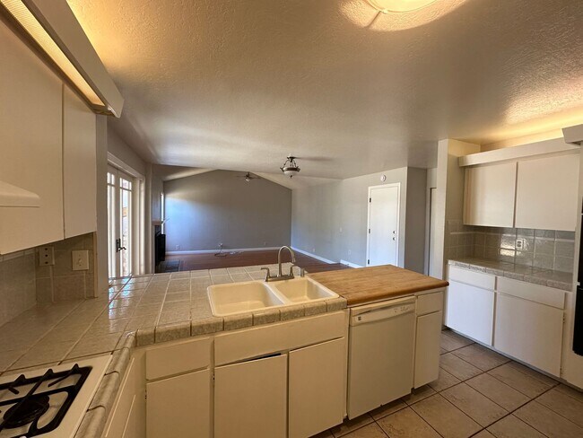 Foto del edificio - Open House Sunday 5/19 3-4 pm Don't miss t...