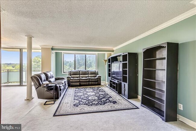 Foto del edificio - 5225 Pooks Hill Rd