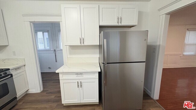 Foto del edificio - 120 S Catalina St