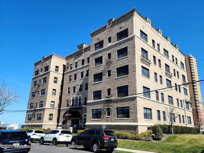 Building Photo - 1700 Webb St