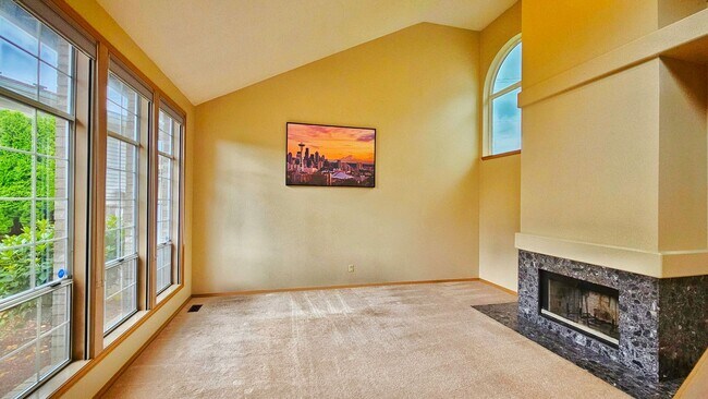 Building Photo - Beautiful 3 Bed 2.5 Bath Home in Sought Af...