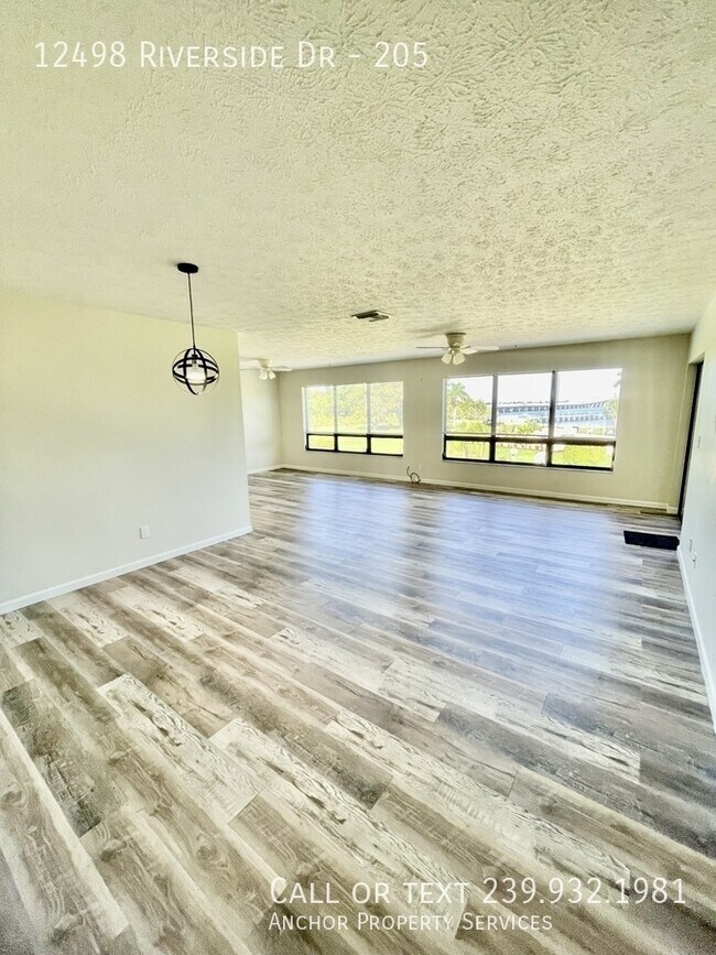 Foto del edificio - 12498 Riverside Dr