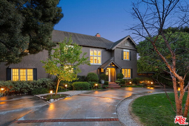 Building Photo - 226 Palisades Ave
