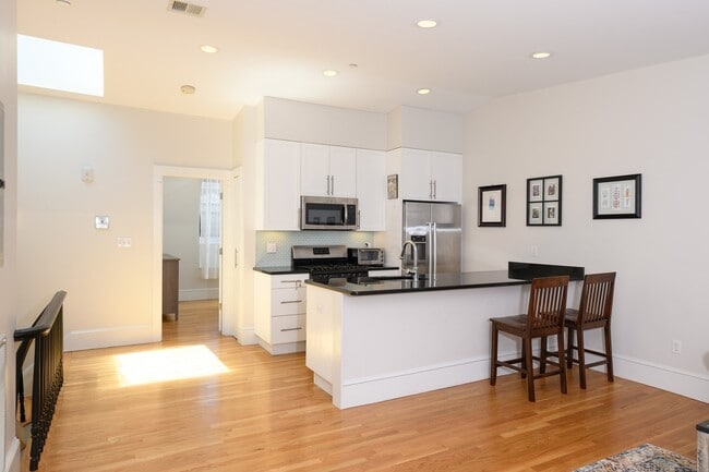 Building Photo - 87 3rd St