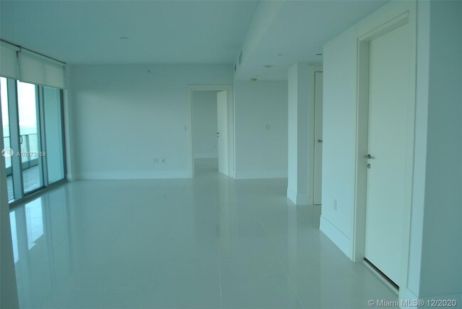 Building Photo - 2627 S Bayshore Dr