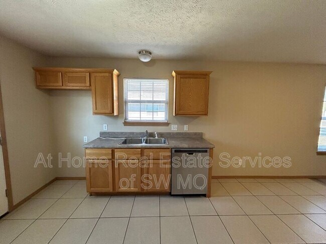 Foto del edificio - 1211 N Northwood Ave