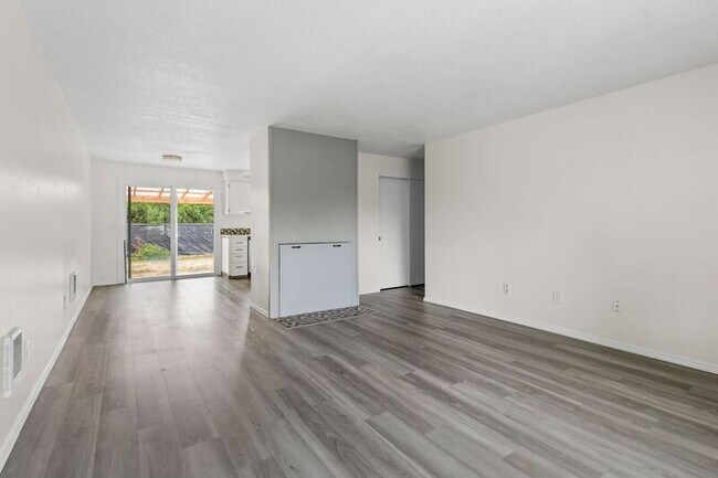 Building Photo - 885 SE Lambert Cir