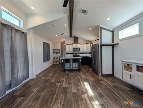 Building Photo - 120 Water Hole Ln