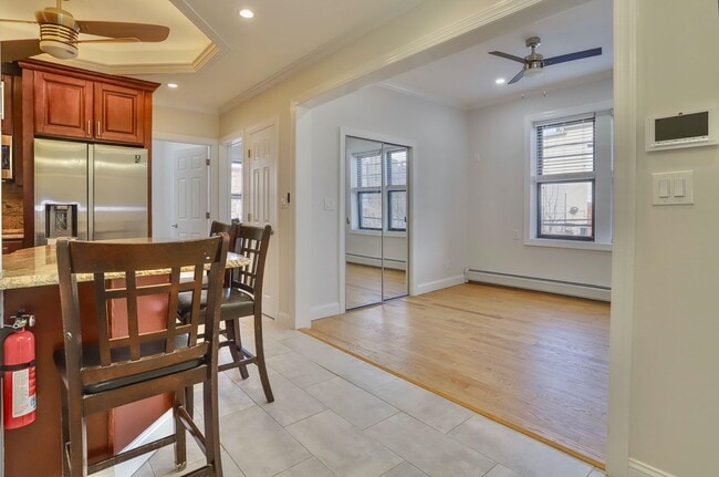 Building Photo - 915 Central Ave