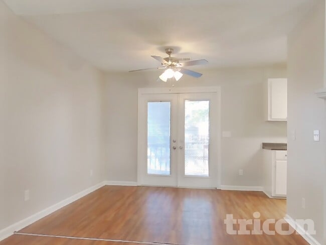 Foto del edificio - 101 Squire Rd