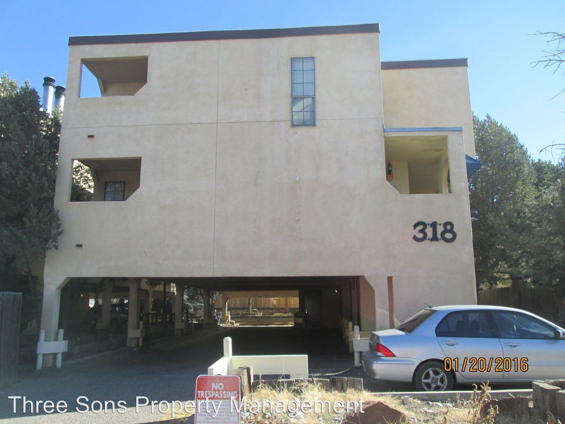Primary Photo - 318 La Veta Dr