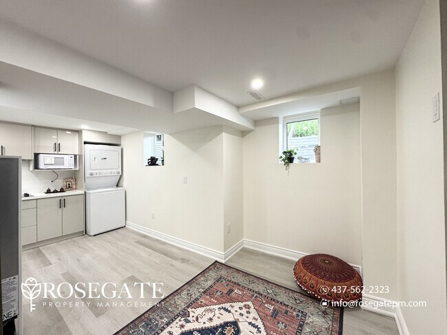 Photo du bâtiment - Spacious 2-Bedroom Basement Apartment with Huge Private Outdoor Space in Brampton