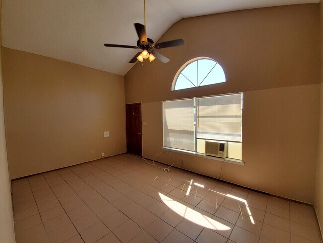 Foto del edificio - 12021 Van Dyck Ct