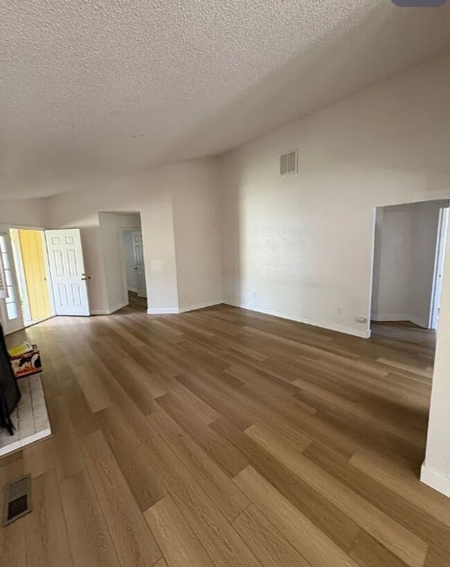 Foto del edificio - 5870 Coyote Ridge Rd