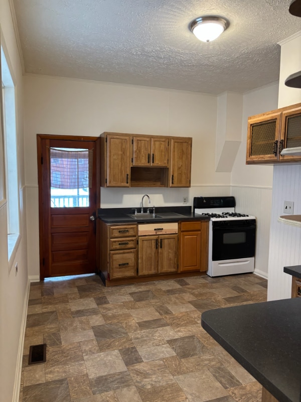 Building Photo - 3925 Burgoon Rd