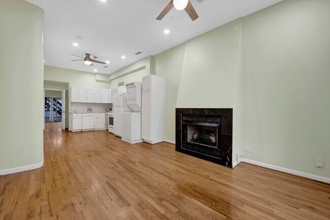 Foto del edificio - 1329 N Oakley Blvd