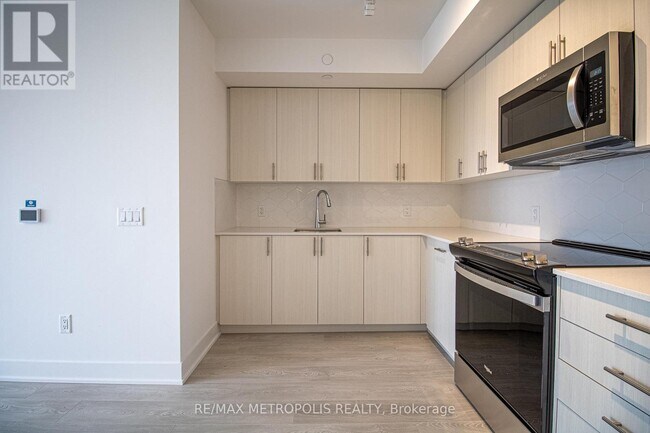 Photo du bâtiment - 2545-2545 Simcoe St N