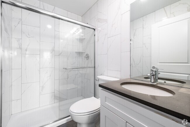 2 habitaciones, 2 baños - 964 pies cuadrados - Baño principal - 241 Crooks Ave