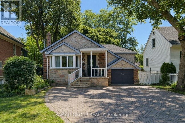 Building Photo - 46 Centre St E