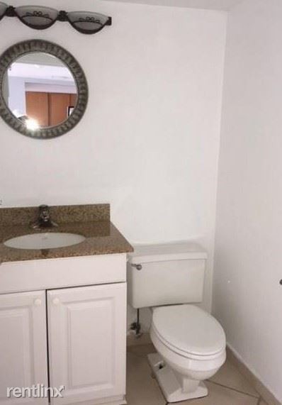 Building Photo - 1 br, 1.5 bath Condo - Venetia Condo