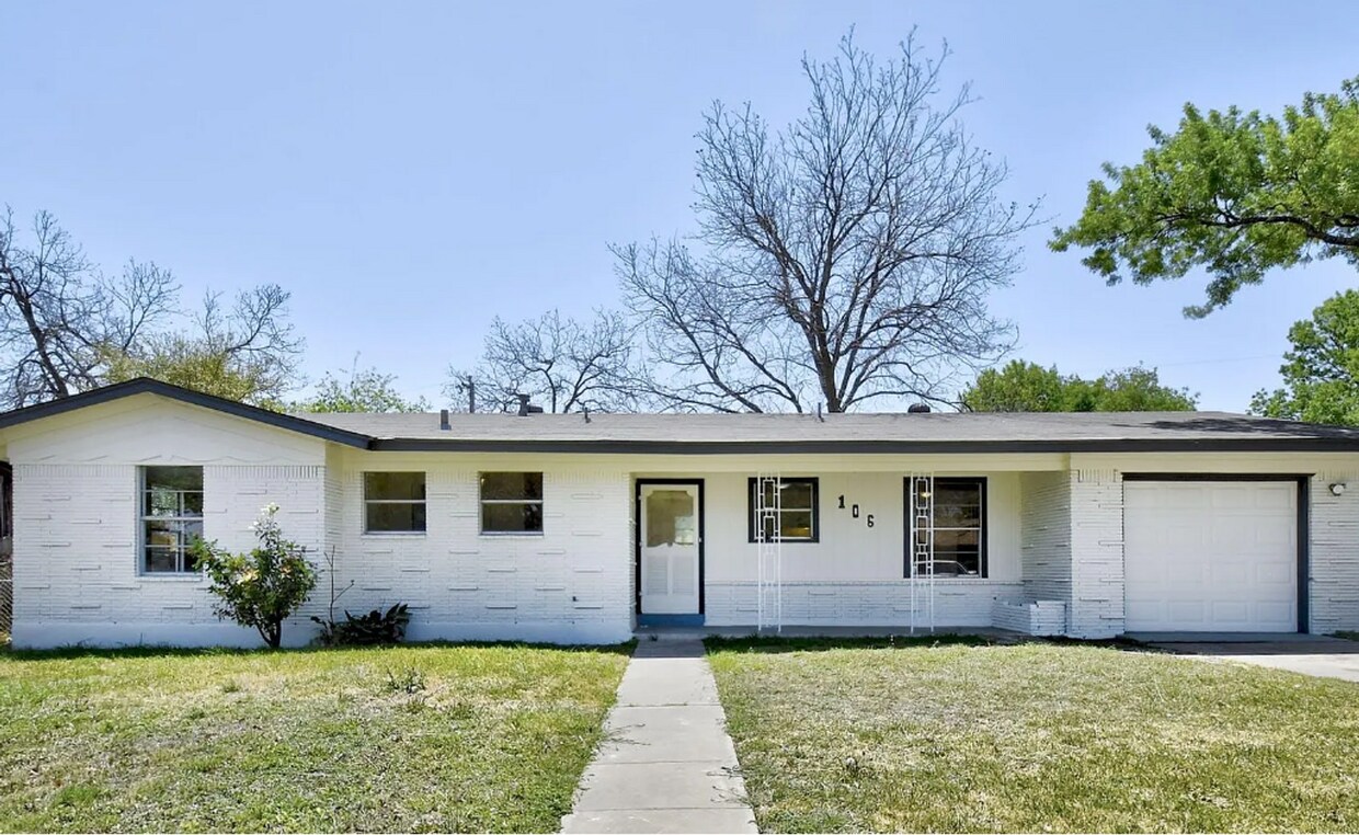 Primary Photo - Lovely 3-Bedroom Home in Greater Harmony H...