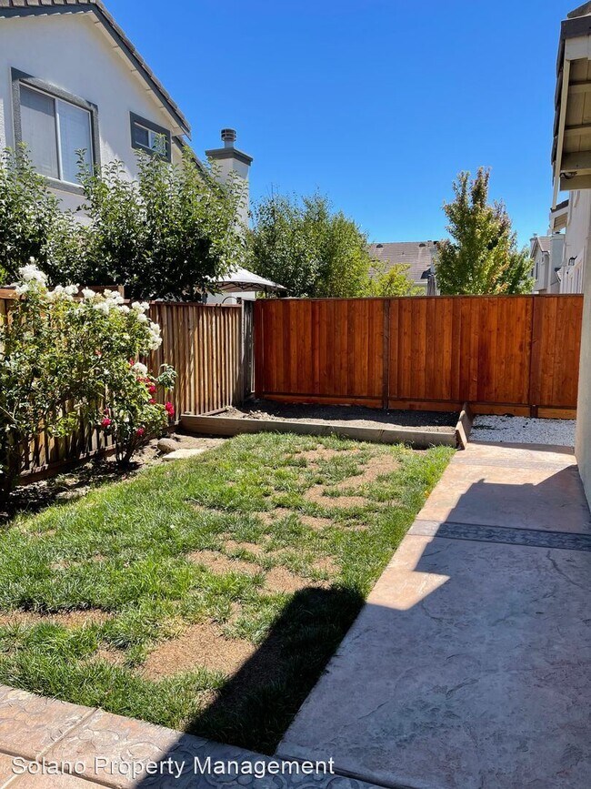 Building Photo - 4 br, 2.5 bath House - 5066 Equestrain Ct