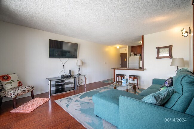 Building Photo - $3000.00 | 1BD/1BA UPGRADED Fully Furnishe...