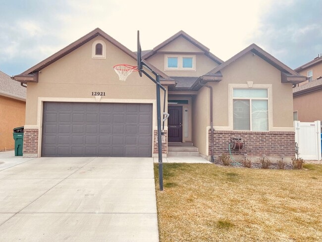 Building Photo - Great Riverton Home Now Available!