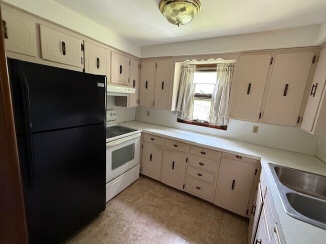 Foto del edificio - Charming 3 Bedroom Home with Fenced Yard &...