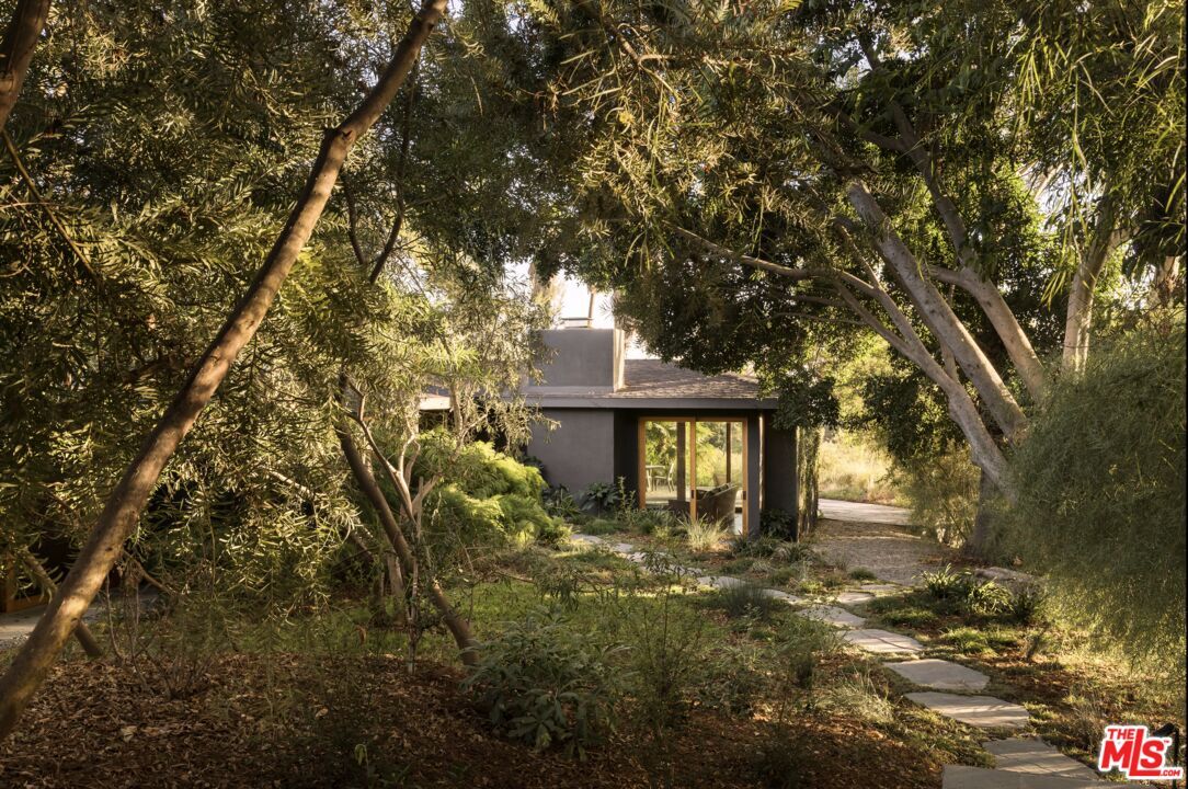 Foto principal - 1338 Glen Oaks Blvd