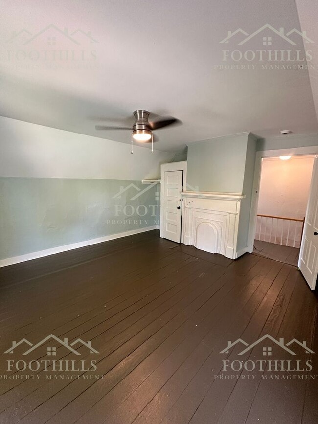 Foto del edificio - Charming 4-Bedroom Single Family House Nea...