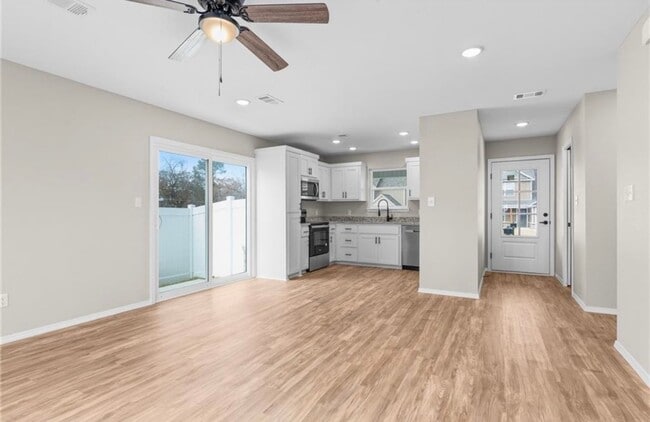 Building Photo - $2,000.00 Move-In-Special
