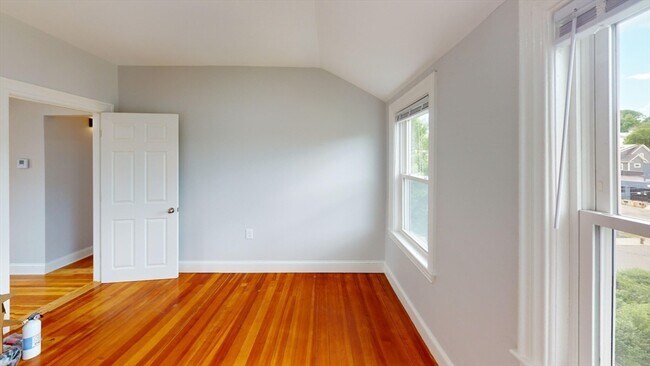 Building Photo - 31 Averton St