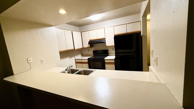 Building Photo - Completely Remodeled 2 Bedroom Townhome in...