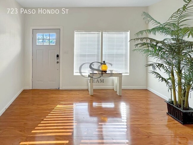 Photo - 723 Paso Hondo St House