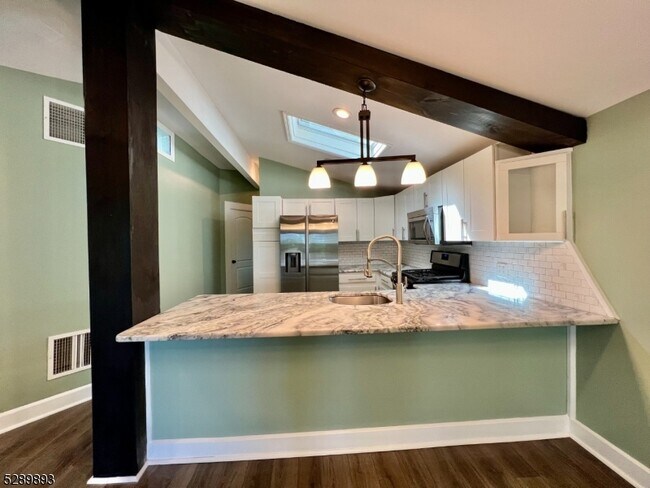 Foto del edificio - 90 Georgia Ave