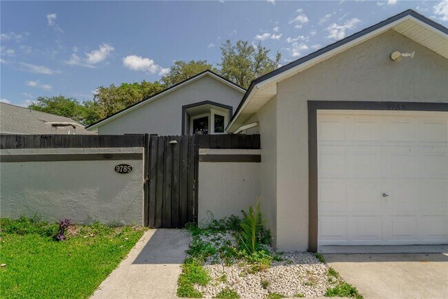 Foto del edificio - 9785 Piney Point Cir