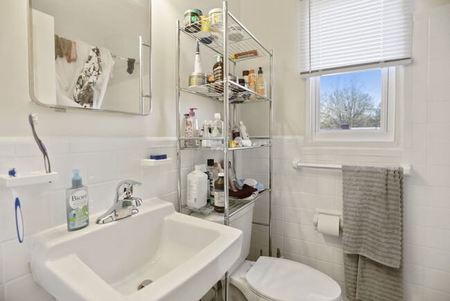 Foto del edificio - 4910 Sargent Rd NE