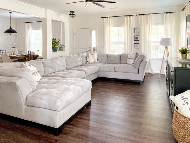 Living room - 10205 Sam Meeks Rd