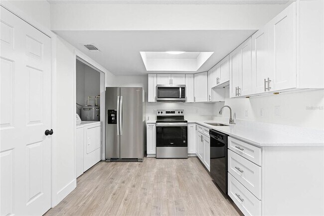 Foto del edificio - 120 Windtree Ln