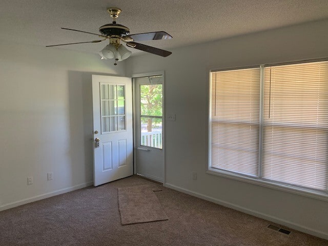 Building Photo - Beautiful 3 Bedroom Belmont Home!